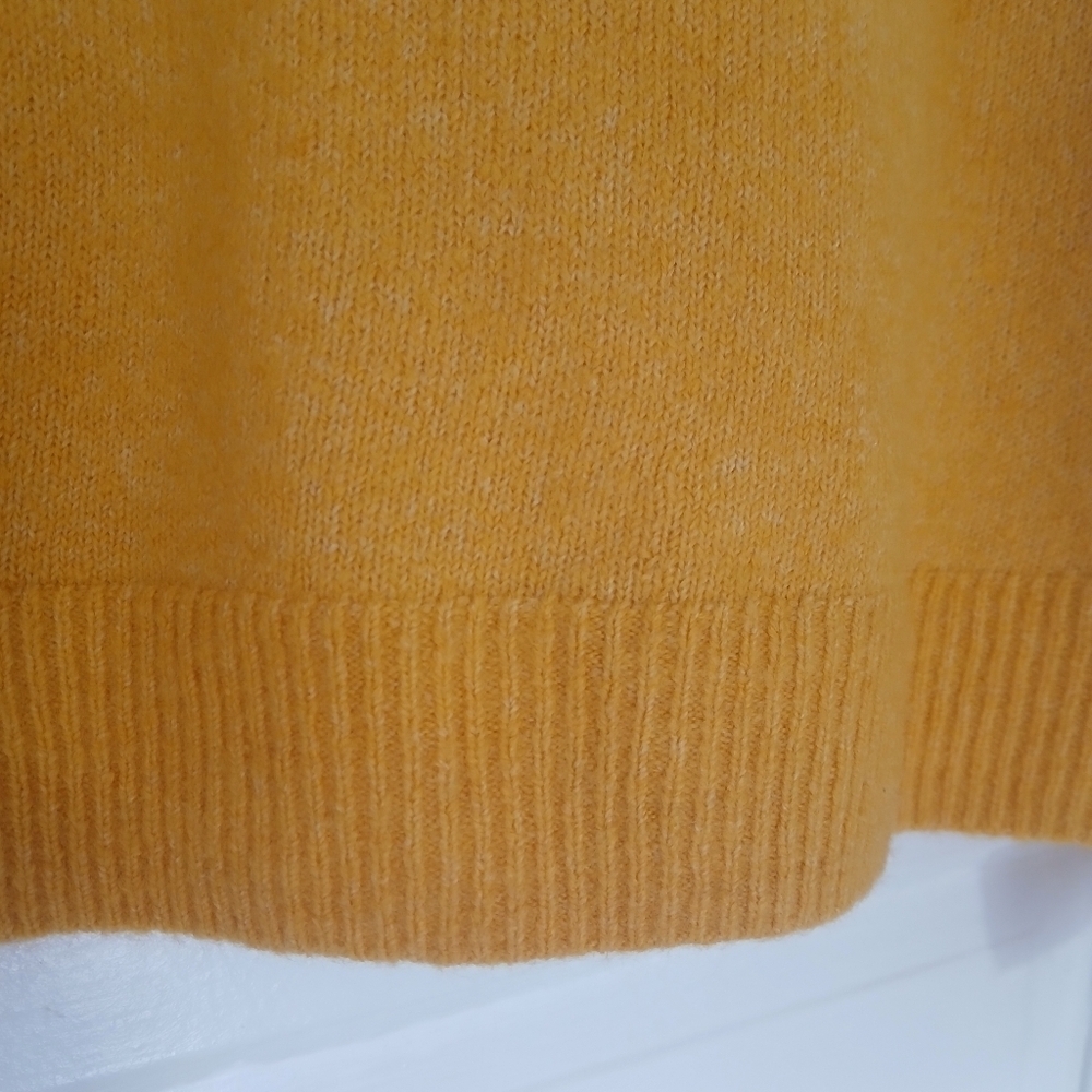 GAP Sweater Cozy Vibrant Gold Warm V-neck Relaxed Fit Long Sleeves Ribbed Knit - Picture 6 of 10